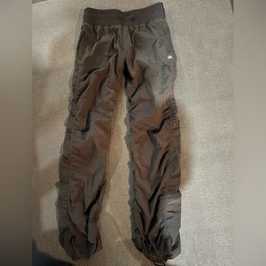 NWOT Awesome black ruched girls pant (fit like the dance pant!) sz m (10/12)